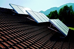 Aufgest&auml;nderte Solarthermie Flachkollektoren